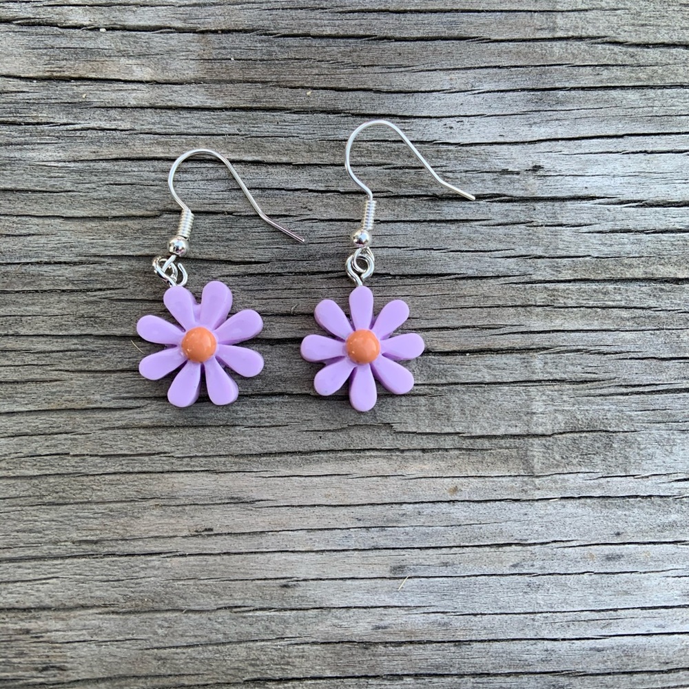 Purple daisy hook earrings - Picture 3 of 3